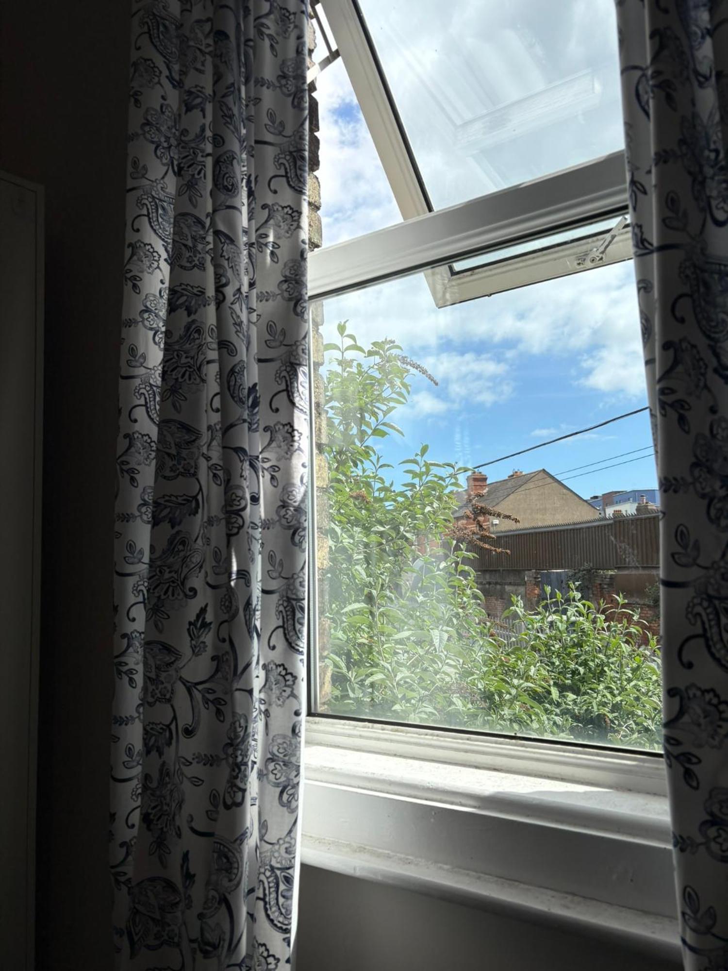 Superb Double Near Croke Park - 3 Guest house *